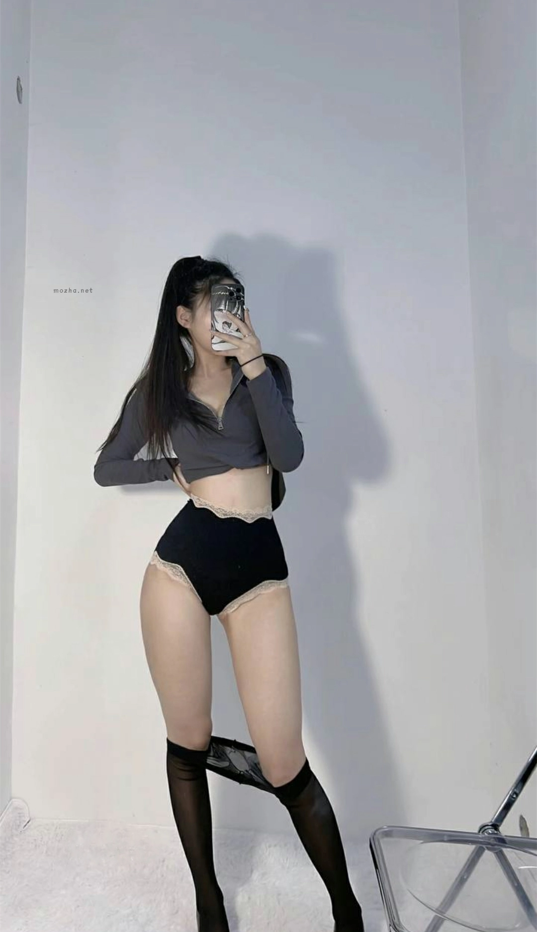 陈佩奇 – 仿吊带式连体黑丝【51P】